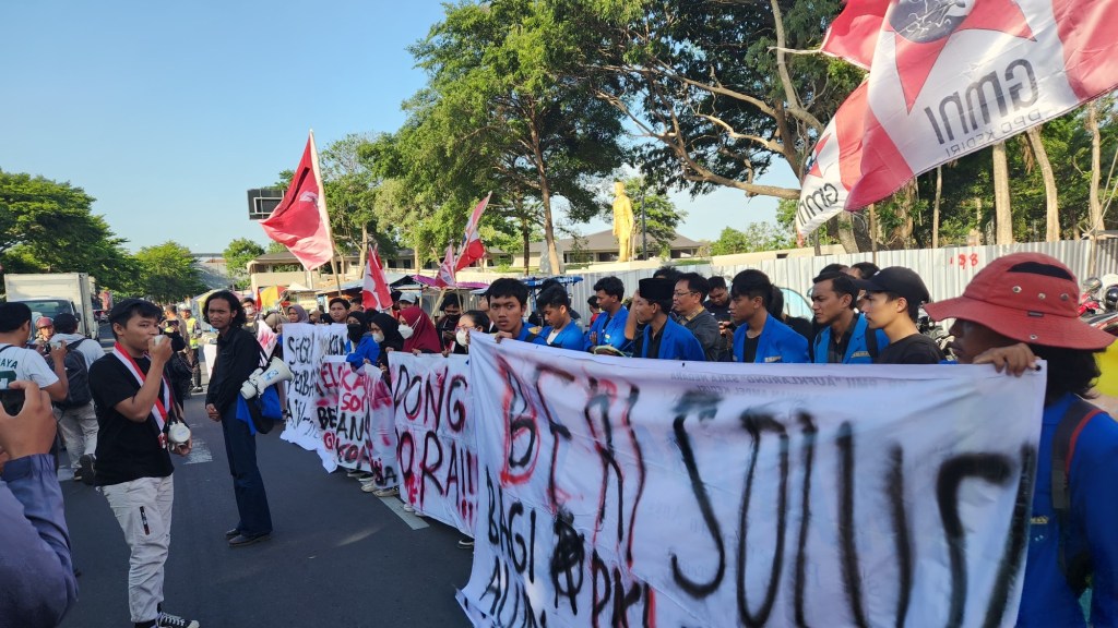 Peringati Hari HAM, Pemuda Cipayung Advokasi PKL Terdampak Mangkraknya Proyek Alun-alun&nbsp;Kediri