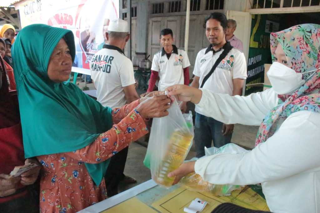Bantu Dapatkan Sembako Murah, Bazar Relawan Ganjar-Mahfud di Batang Diapresiasi&nbsp;Masyarakat