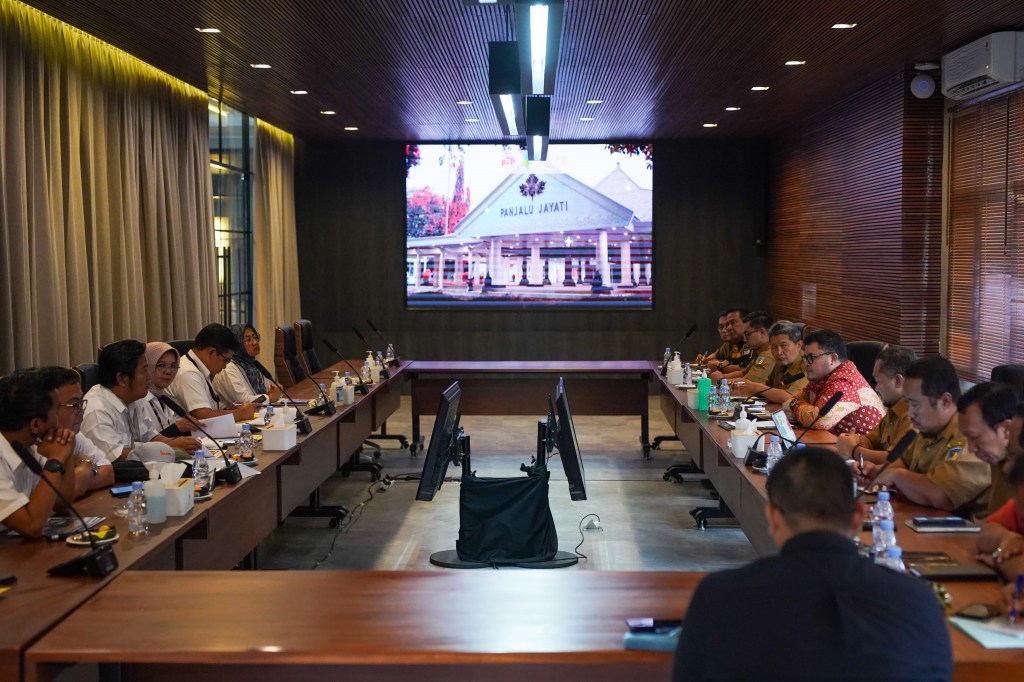 Mas Dhito Kerjasama dengan Kementerian PUPR Lanjutkan Pembangunan Stadion&nbsp;GDJ