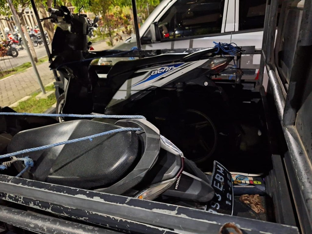 Beat Adu Banteng di Depan Balai Desa Tugurejo Kediri, 1 Orang&nbsp;Tewas