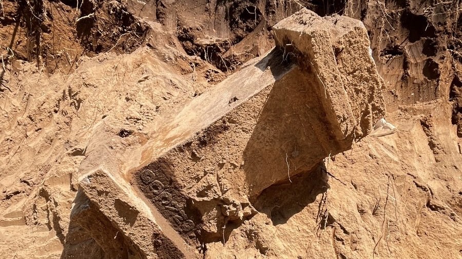 Menilik Sejarah Tugu Tapal Batas yang Ditemukan di Kayunan&nbsp;Kediri