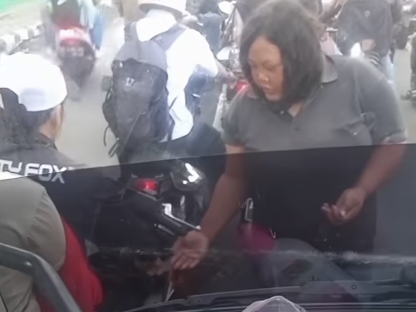 Viral Pengemis Perempuan di Kediri Minta Uang Paksa, Warganet Colek Satpol&nbsp;PP