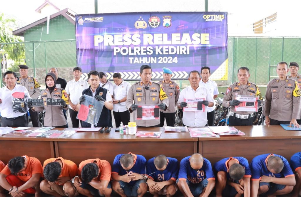 Polres Kediri Tangkap 2 Komplotan Pencurian Motor dan 9 Budak&nbsp;Narkoba