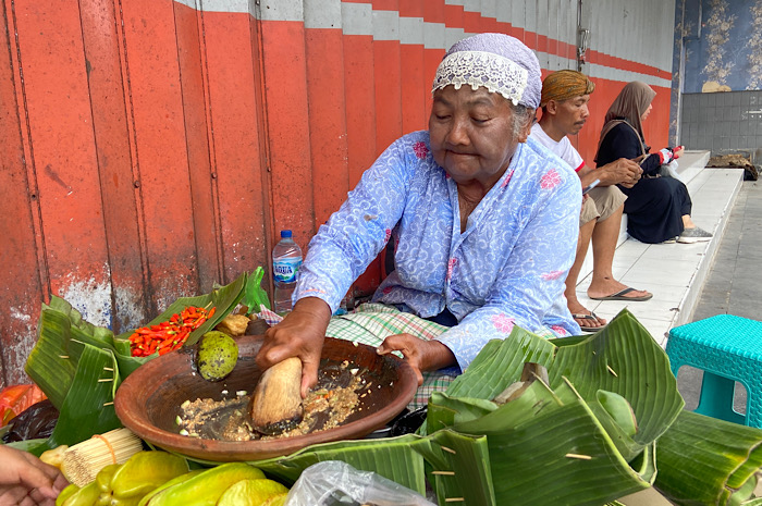 Cobain Rujak Cingur Legendaris Asli Madura di Jalan Dhoho&nbsp;Kediri
