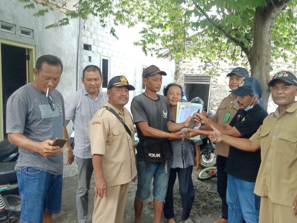 Anakan Buaya Muara Muncul di Pekarangan Rumah&nbsp;Warga
