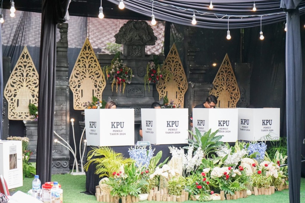 Intip TPS Berkonsep Wedding di Kediri, Usai Nyoblos Emak-emak Bisa Selfie&nbsp;360