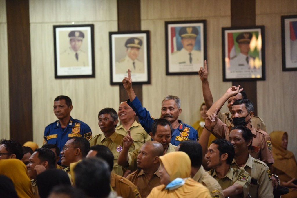 Serahkan SK Kenaikan Pangkat, Pj Wali Kota Kediri Ingatkan soal Peningkatan Kompetensi 