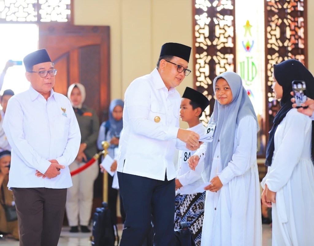 Safari Ramadan di Kediri, Pj Gubernur Jatim Santuni 800 Anak Yatim dan&nbsp;Dhuafa