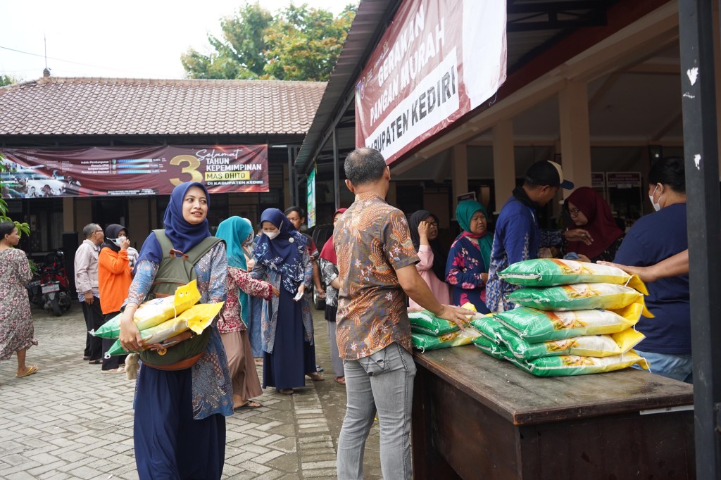 Tekan Laju Inflasi Jelang Ramadan dan Idul Fitri, Pemkab Kediri Gencar Operasi Pasar&nbsp;Murah