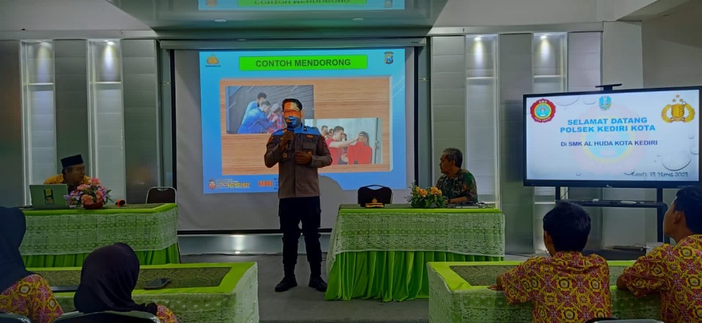 Cegah Bullying di Sekolah, Polres Kediri Kota  Gelar ‘Police Go to&nbsp;School’