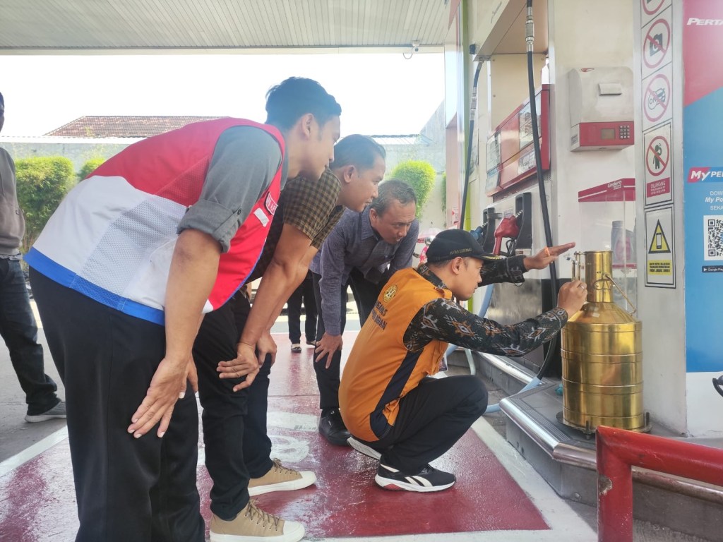 Tim Gabungan di Kediri Sidak di Sejumlah SPBU, Pastikan Takaran dan Stok BBM&nbsp;Aman