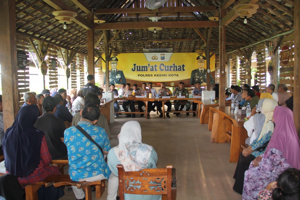 Polres Kediri Kota Gelar Jumat Curhat Bersama Warga&nbsp;Tamanan