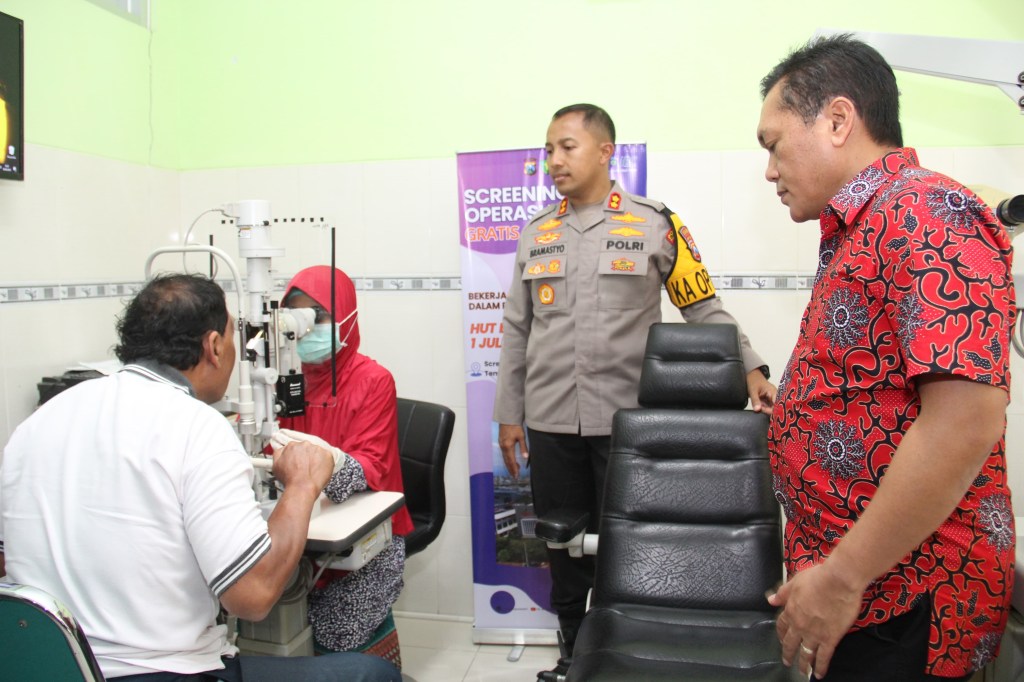Polres Kediri Kota Bersama RS Bhayangkara Kediri Gelar Screening Pasien Katarak 