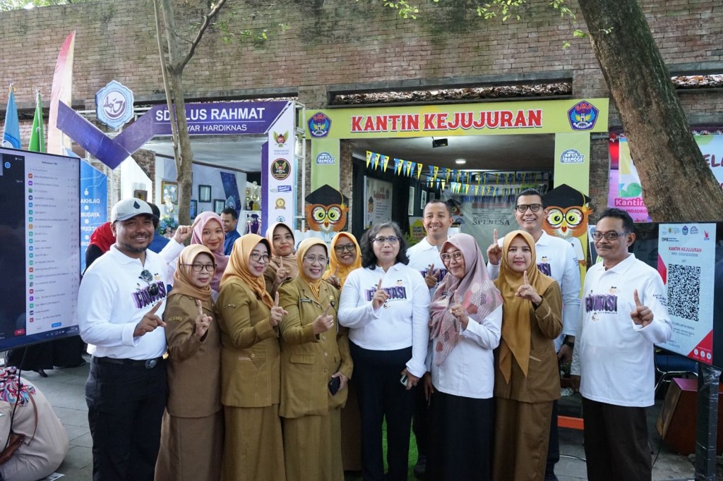 Ajarkan Pencegahan Korupsi Sejak Dini, PJ Wali Kota Kediri Launching Kantin&nbsp;Kejujuran