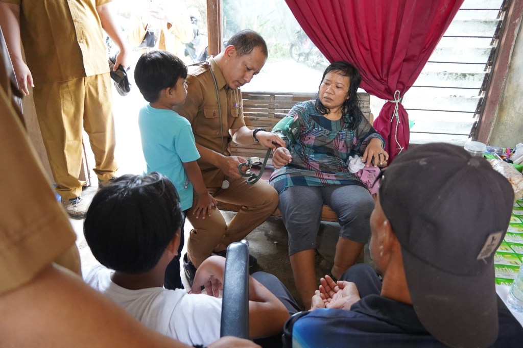 Anak di Kediri Vakum Sekolah karena Rawat Orang Tua, Mas Dhito Terjunkan&nbsp;Tim