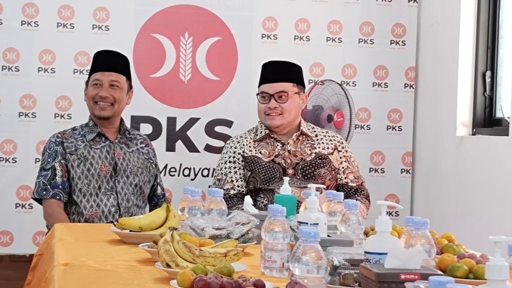 Mas Dhito Silaturahmi ke PKS Kabupaten Kediri, Ngobrol Bola dan&nbsp;Politik