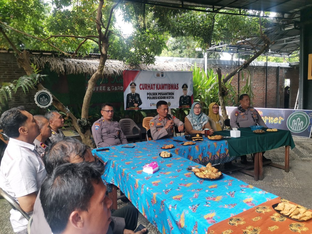 Polsek Pesantren Gelar Curhat Kamtibmas Bersama Warga 