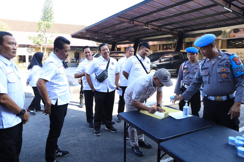 Antisipasi Penyalahgunaan Narkoba, Anggota Polres Kediri Kota Jalani Test&nbsp;Urine