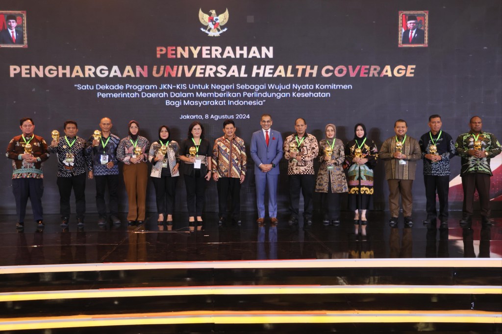 Terima UHC Award 2024, Mas Dhito Tekankan Peningkatan Mutu Layanan&nbsp;Kesehatan