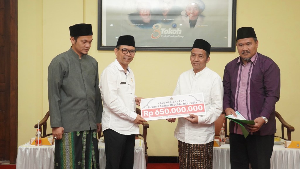 Kebakaran di Ponpes Lirboyo Kediri, Kemenag Salurkan Bantuan Rp650&nbsp;Juta