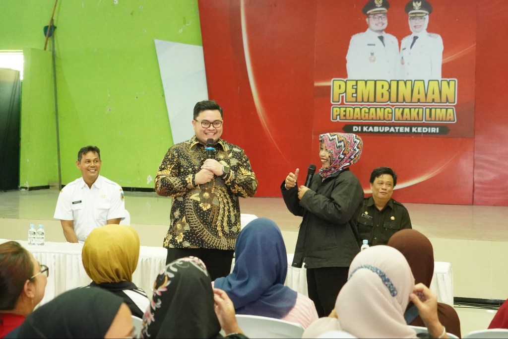 Dengar Keluhan PKL, Ini Jawaban Mas Dhito Soal Kelangkaan Elpiji 3&nbsp;Kg