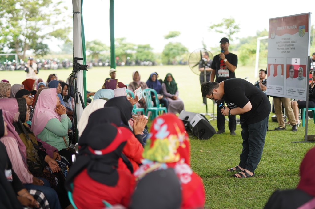 Ibu Ini Menangis, Sebut Anaknya Bisa Melanjutkan Sekolah Berkat Program Mas&nbsp;Dhito