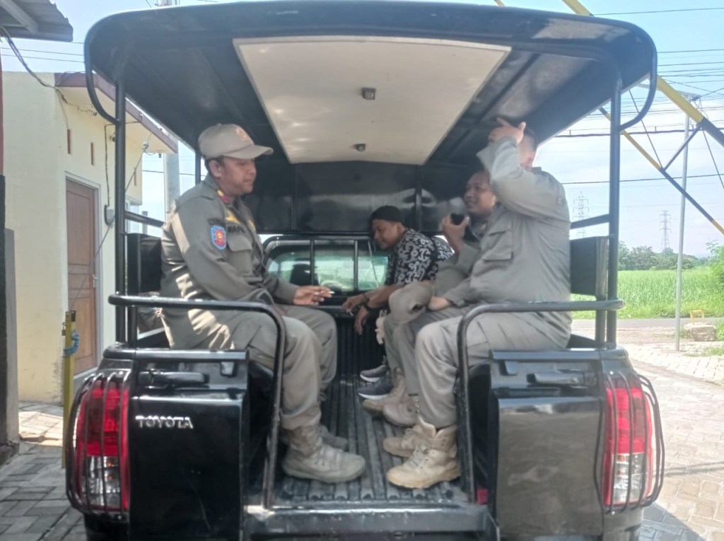 Pemotor Arogan Penantang Duel Perwira Polisi di Kediri Dievakuasi Satpol&nbsp;PP