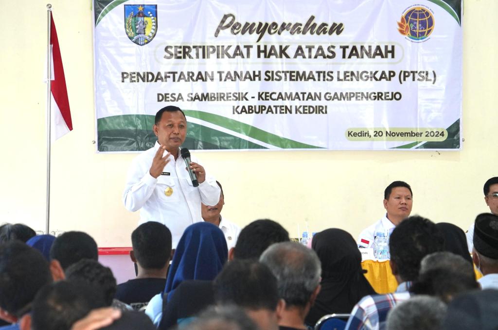 Bagikan PTSL di Dua Desa, Pemkab Kediri Sampaikan Tiga Pesan&nbsp;Berikut