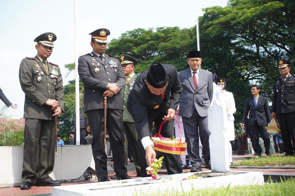 Gelar Ziarah dan Tabur Bunga, Pemkab Kediri Ajak Warga Teladani Sikap&nbsp;Kepahlawanan