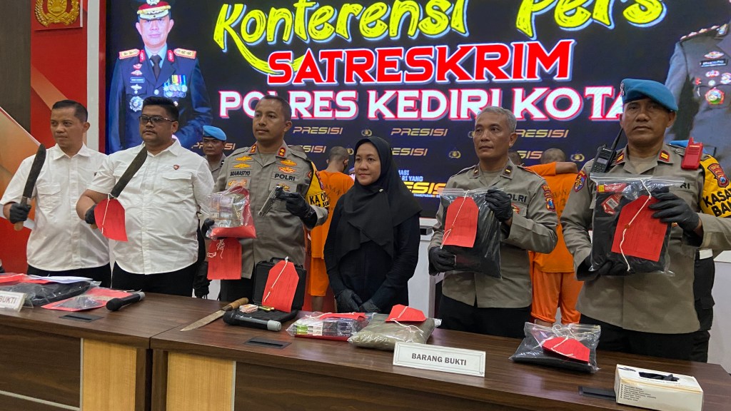 4 Perampok Minimarket di Kediri Dibekuk, Ancam Karyawan dengan Parang dan&nbsp;Airgun