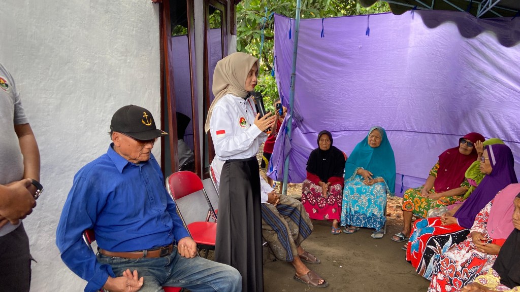 Bedah Rumah Selesai, Ketua RSTN Kota Kediri Vinanda Serahkan Kunci Rumah Baru&nbsp;Rohman