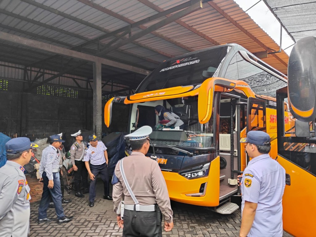 Dishub Kota Kediri Lakukan Rampcheck ke Sejumlah PO Bus dan Angkutan&nbsp;Barang