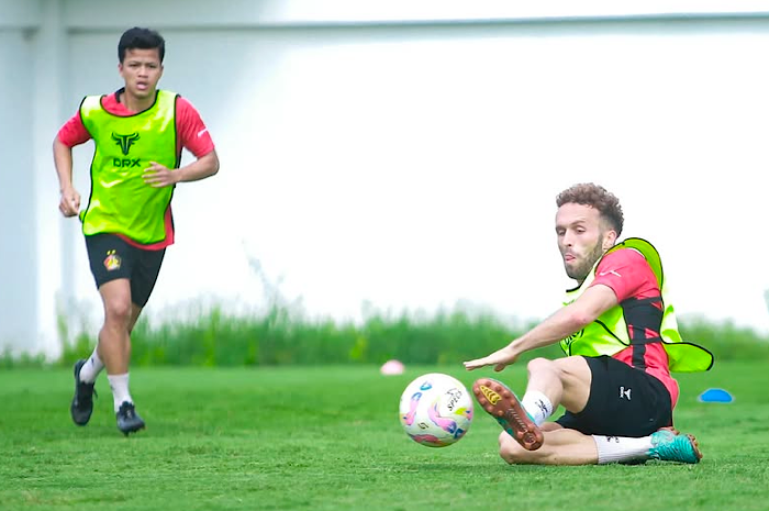 Persik Kediri Buka Suara Soal Rumor Kepulangan Ze Valente ke Persebaya Surabaya,&nbsp;Benarkah?