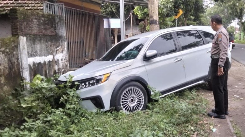 Pemuda asal Nganjuk Tabrak Ibu dan Balita di Kediri, Ada Botol Vodka Dalam&nbsp;Mobil