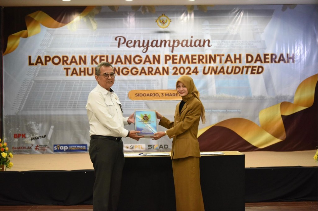 Wali Kota Kediri Mbak Vinanda Serahkan LKPD Kepada BPK Perwakilan Jawa&nbsp;Timur