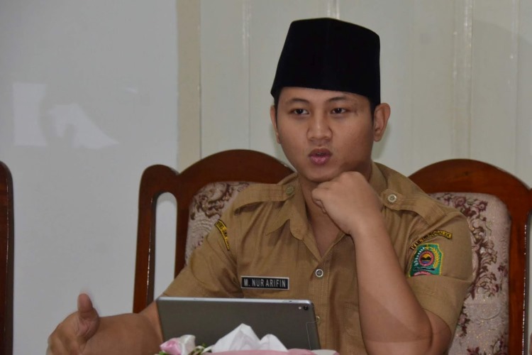 Tenang,Bupati Trenggalek menyampaikan tidak ada masa jedabagi tenaga honorer yang menunggu pengangkatan (PPPK) maupun (CPNS) tetap akan bekerja,meskipun pelantikan di undur tahun&nbsp;2026