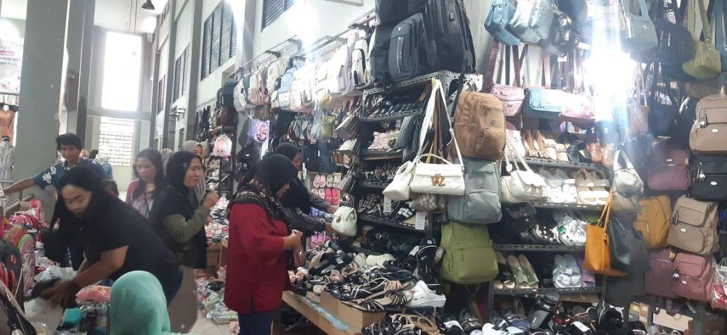 Amazing,pasar PON Trenggalek mengalami lonjakan pengunjung selama bulan Ramadhan&nbsp;2025