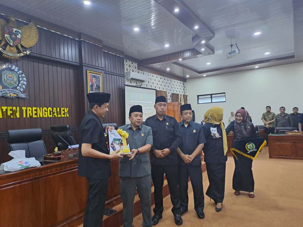 Wabup Trenggalek,Syah Mohamad Natanegara mewakili Bupati menyampaikan Laporan Keterangan Pertanggungjawaban(LKPJ)Tahun 2024