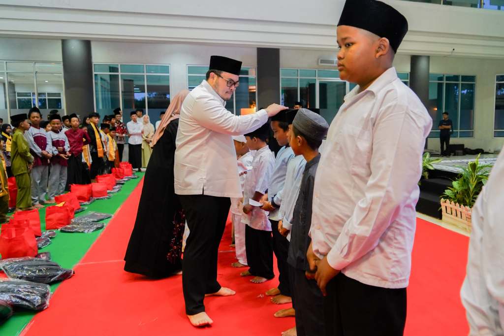 Berbagi Kebahagiaan, Mas Dhito Gelar Buka Bersama dan Beri Santunan Anak&nbsp;Yatim