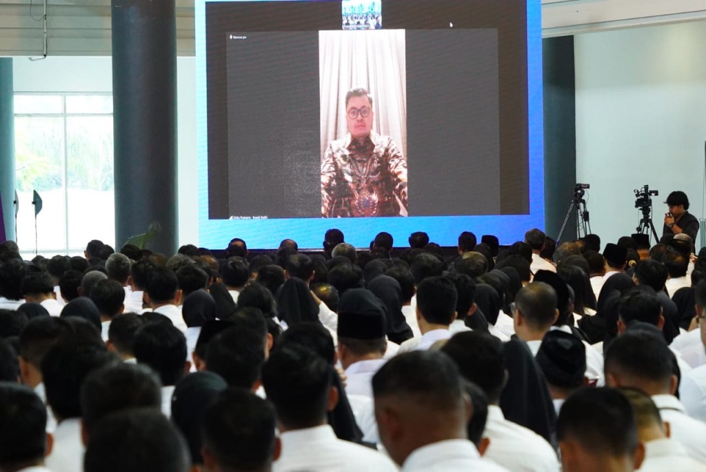 Serahkan SK Formasi 2024, Bupati Kediri Minta CPNS dan PPPK Bekerja dengan&nbsp;Hati