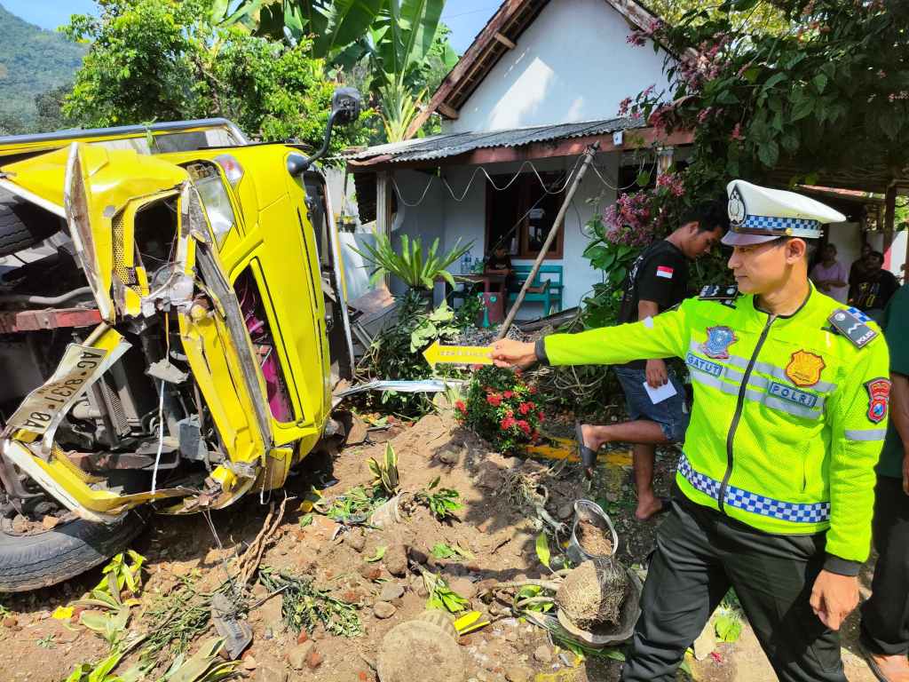 Kecelakaan Tunggal Truk di Trenggalek, Diduga Akibat Pengemudi&nbsp;Mengantuk