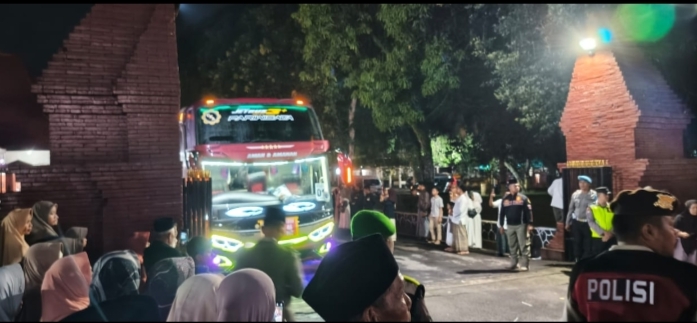 Gelombang Kedua Calon Haji Trenggalek Bertolak ke Tanah Suci, Wakil Bupati dan Istri Turut&nbsp;Serta