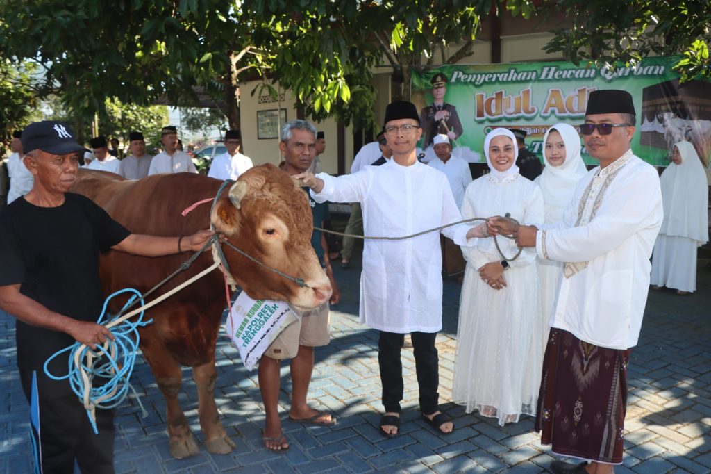 Polres Trenggalek Salurkan Puluhan Hewan Kurban, Tebar Kebahagiaan Idul Adha 1446&nbsp;H