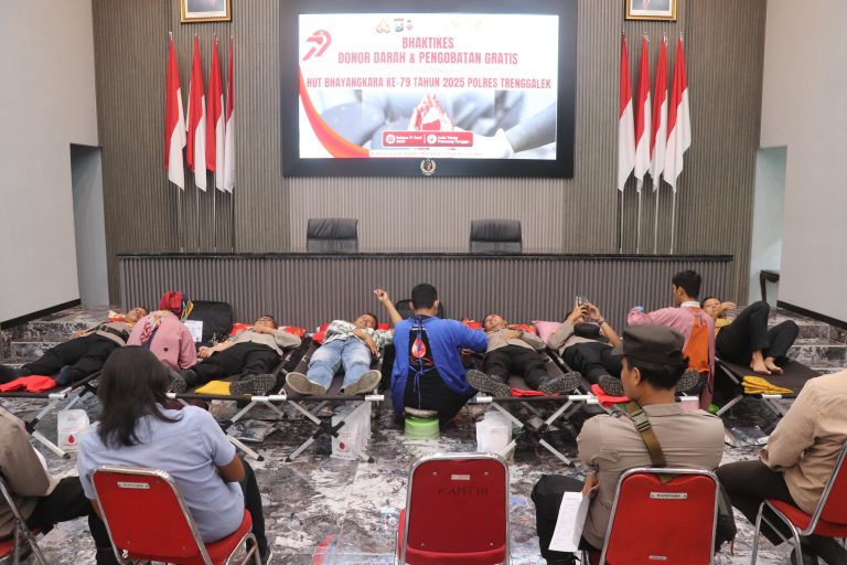 Polres Trenggalek Gelar Bakti Kesehatan Sambut Hari Bhayangkara&nbsp;ke-79