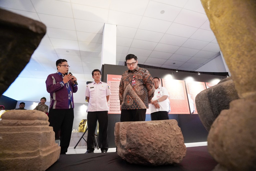 Kunjungi Museum Daerah, Mas Dhito Ingin Pulangkan Prasasti Harinjing&nbsp;Asli