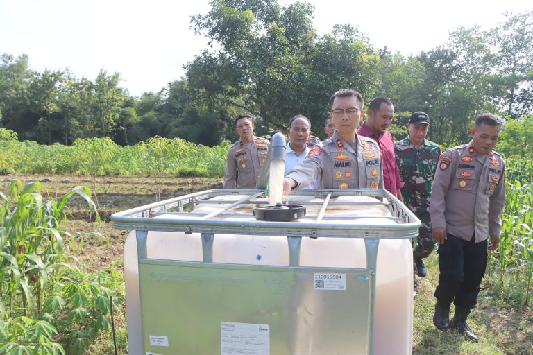 Polres Trenggalek Salurkan Bantuan Pompa Air untuk Petani di Wilayah&nbsp;Perbukitan