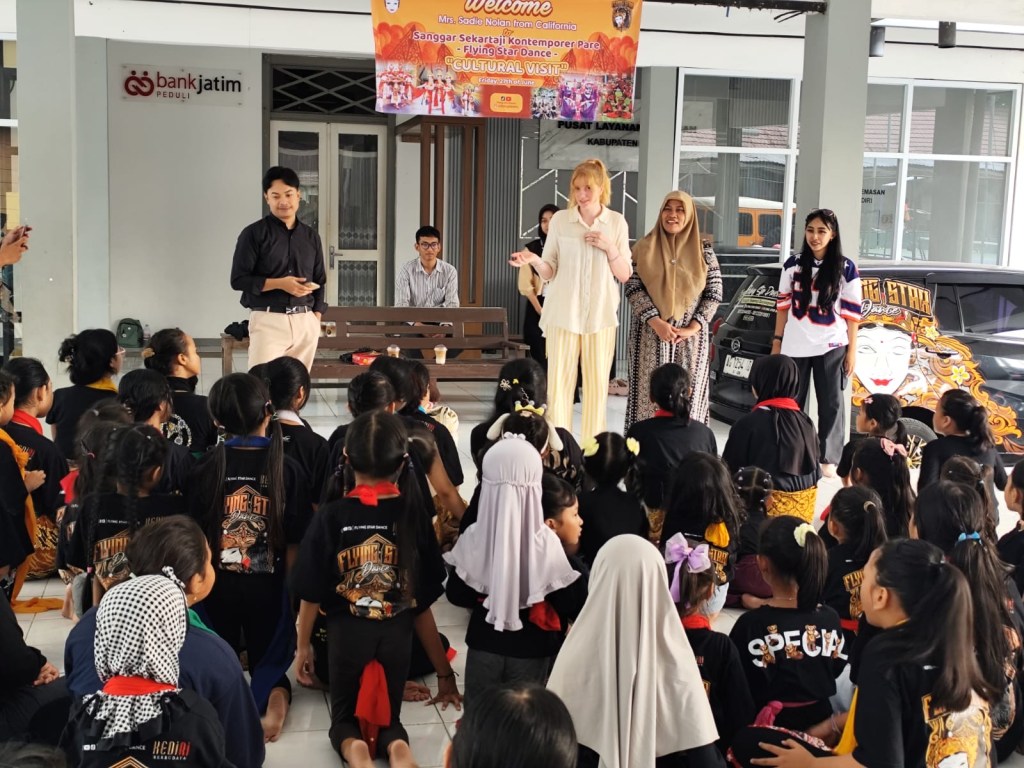 Lewat Garasi UMKM yang Didirikan Mas Dhito, Meril Kenalkan Seni Tari ke Wisatawan&nbsp;Asing