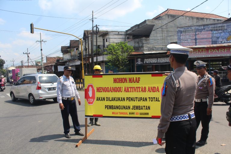 Jembatan Banger Karangan Ditutup Total, Polres Trenggalek Siapkan Rekayasa Lalu Lintas Selama Tiga&nbsp;Bulan