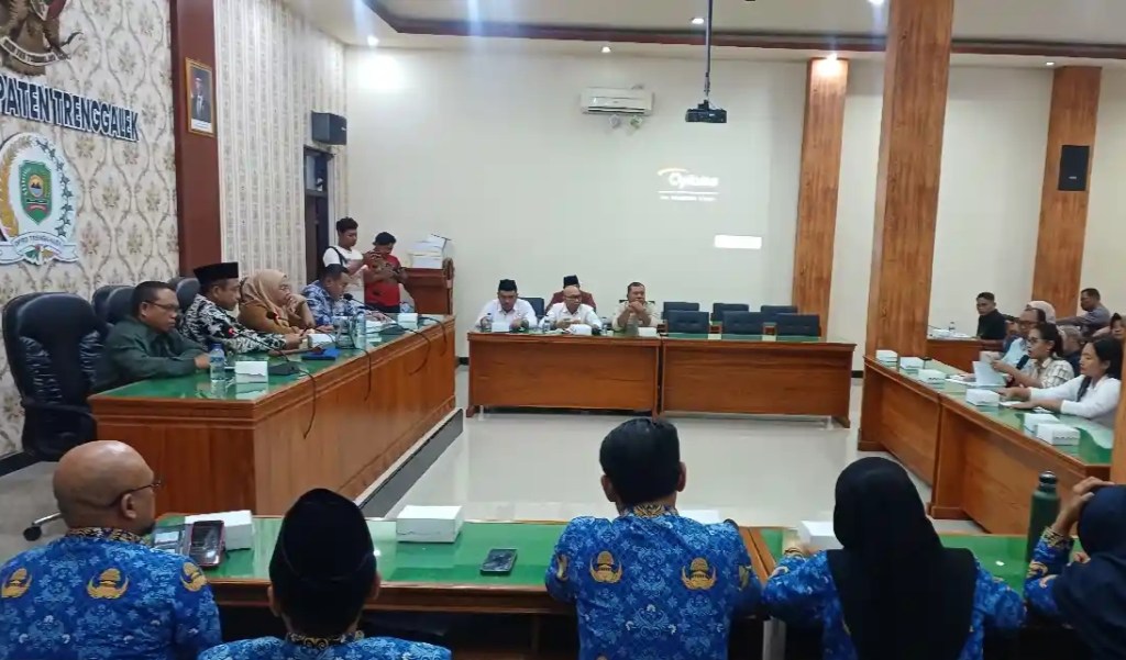 PKL Alun-Alun Trenggalek Keluhkan Biaya Lapak Mahal Saat Event, DPRD Upayakan&nbsp;Solusi