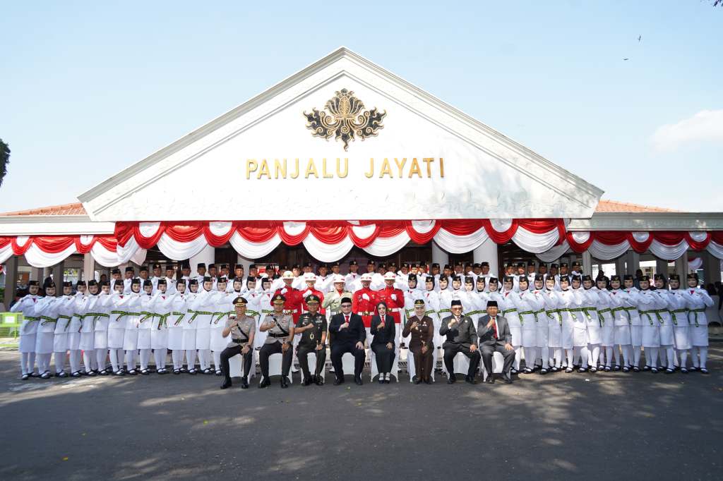 Mas Dhito Doakan Paskibraka Kabupaten Kediri Sukses Kibarkan Merah&nbsp;Putih